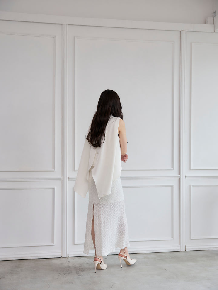 バックデザインサテンノースリーブトップス