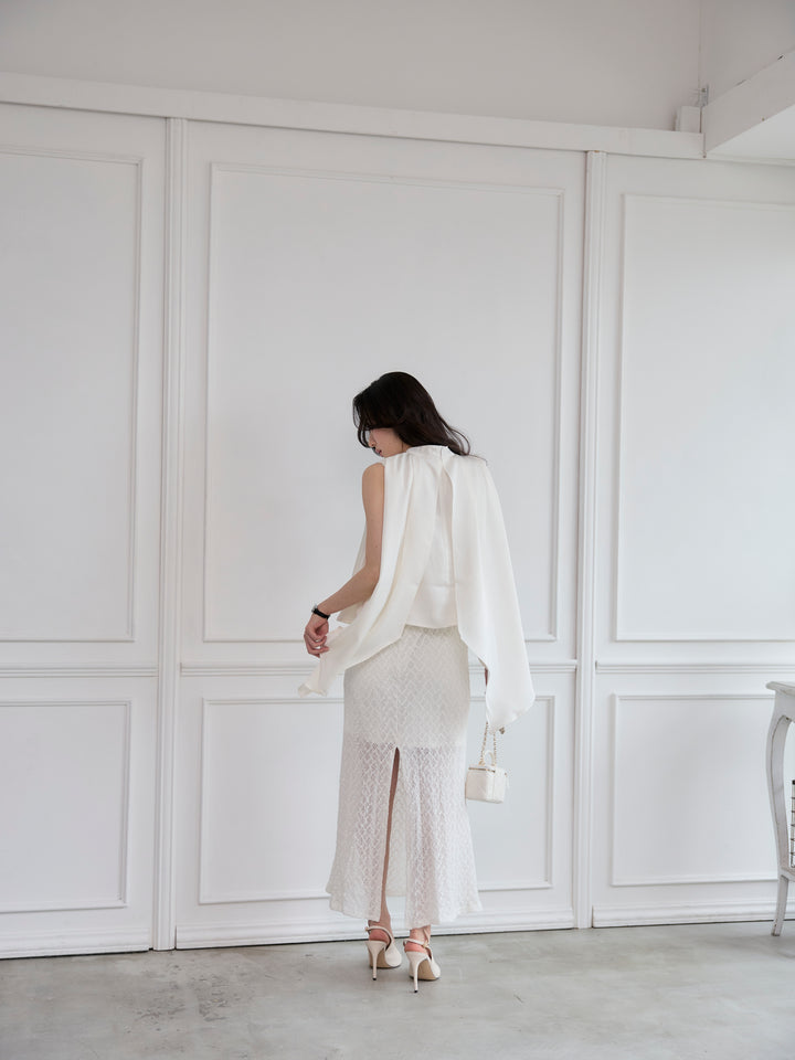 バックデザインサテンノースリーブトップス