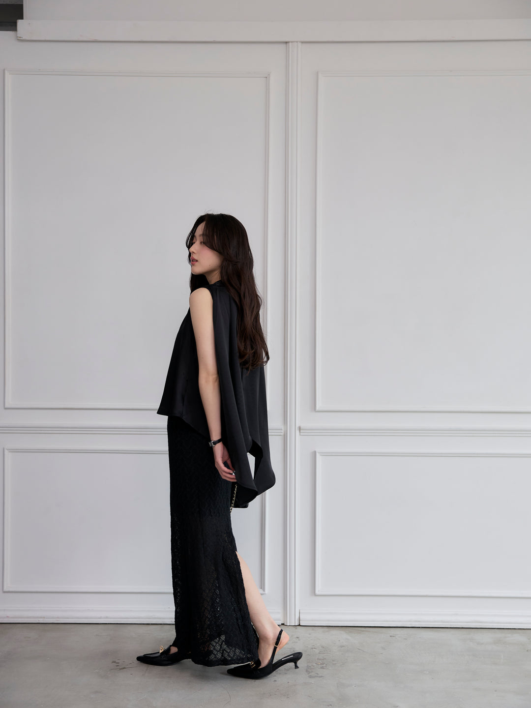 【SET】バックデザインサテンノースリーブトップス+総レースバックスリットスカート(2set)