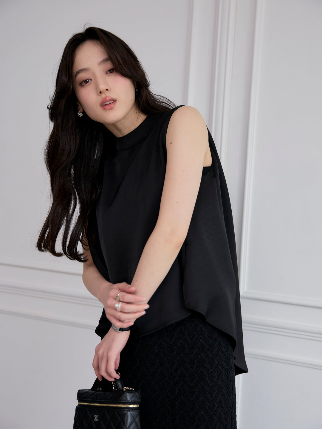 【SET】バックデザインサテンノースリーブトップス+総レースバックスリットスカート(2set)