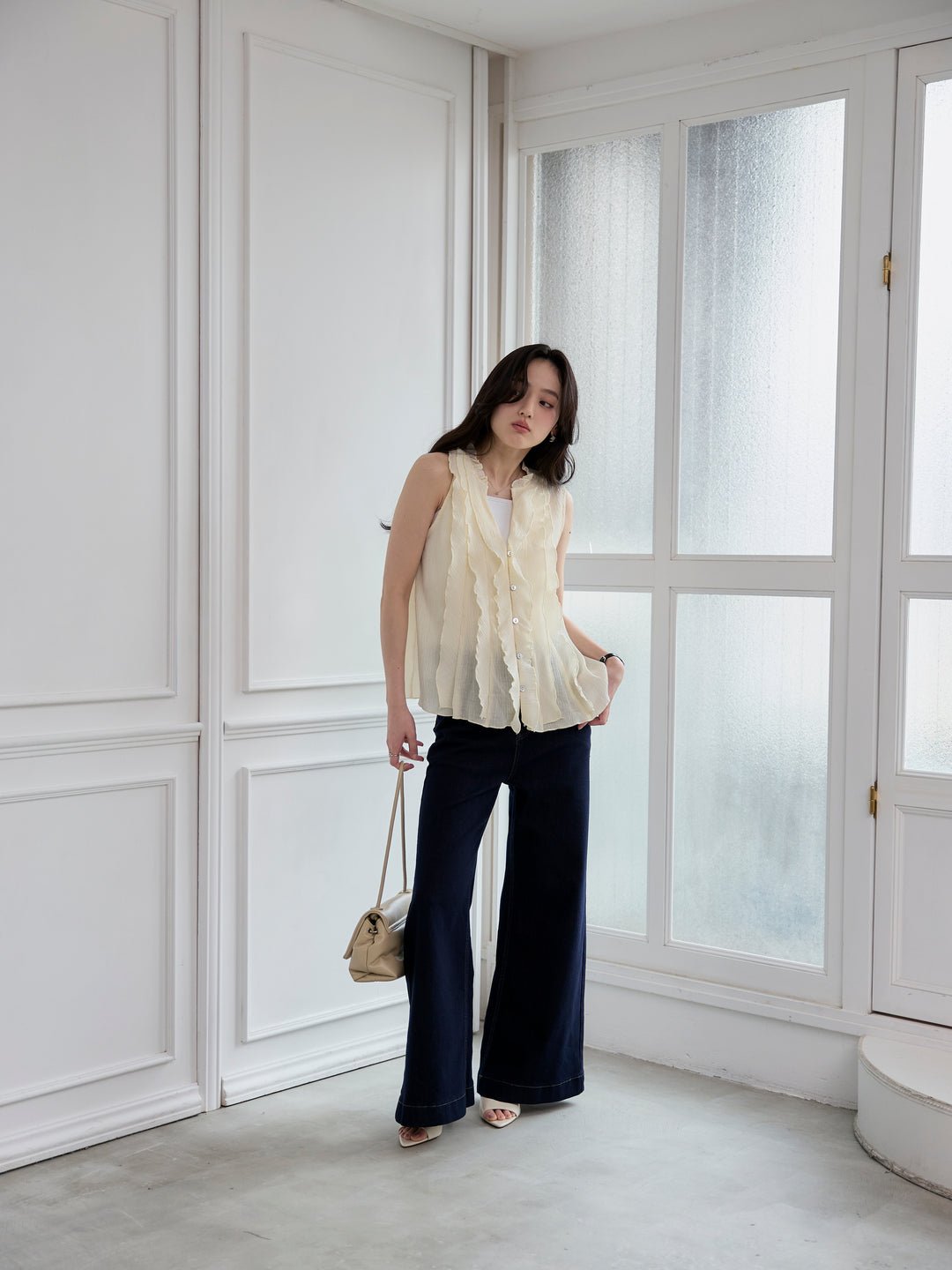 シアーフリルノースリーブブラウス