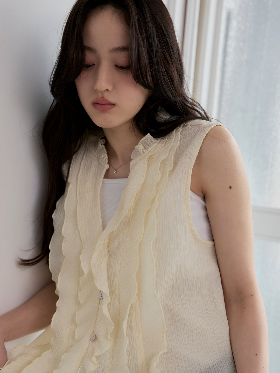 シアーフリルノースリーブブラウス