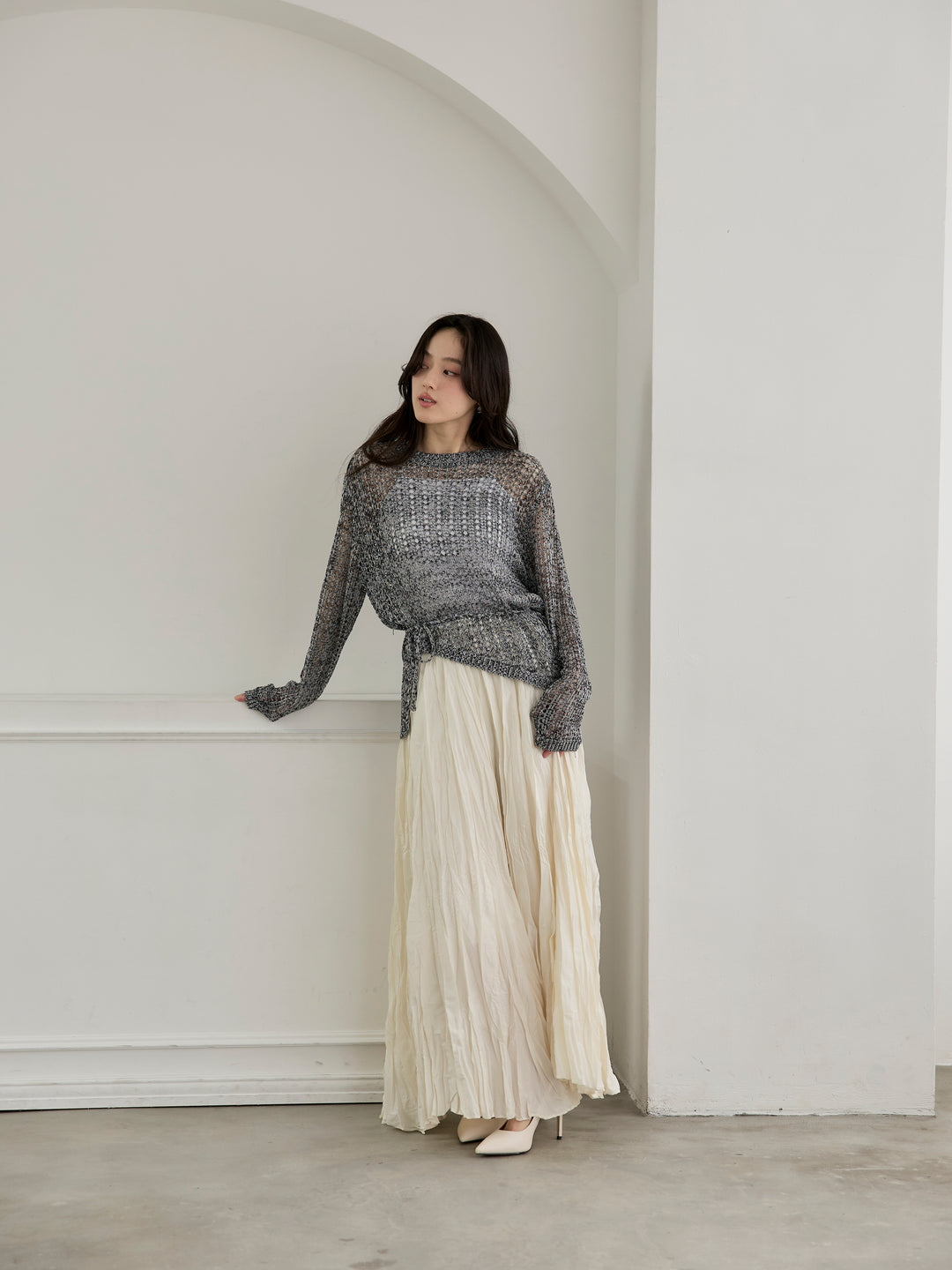 【SET】リネンタッチデザイン編みタイ付きルーズトップス+カットリブカップ付きバッククロスキャミソール(2set)