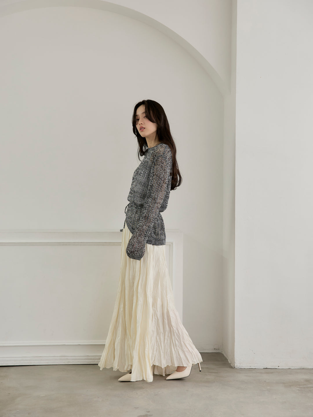 【SET】リネンタッチデザイン編みタイ付きルーズトップス+カットリブカップ付きバッククロスキャミソール(2set)