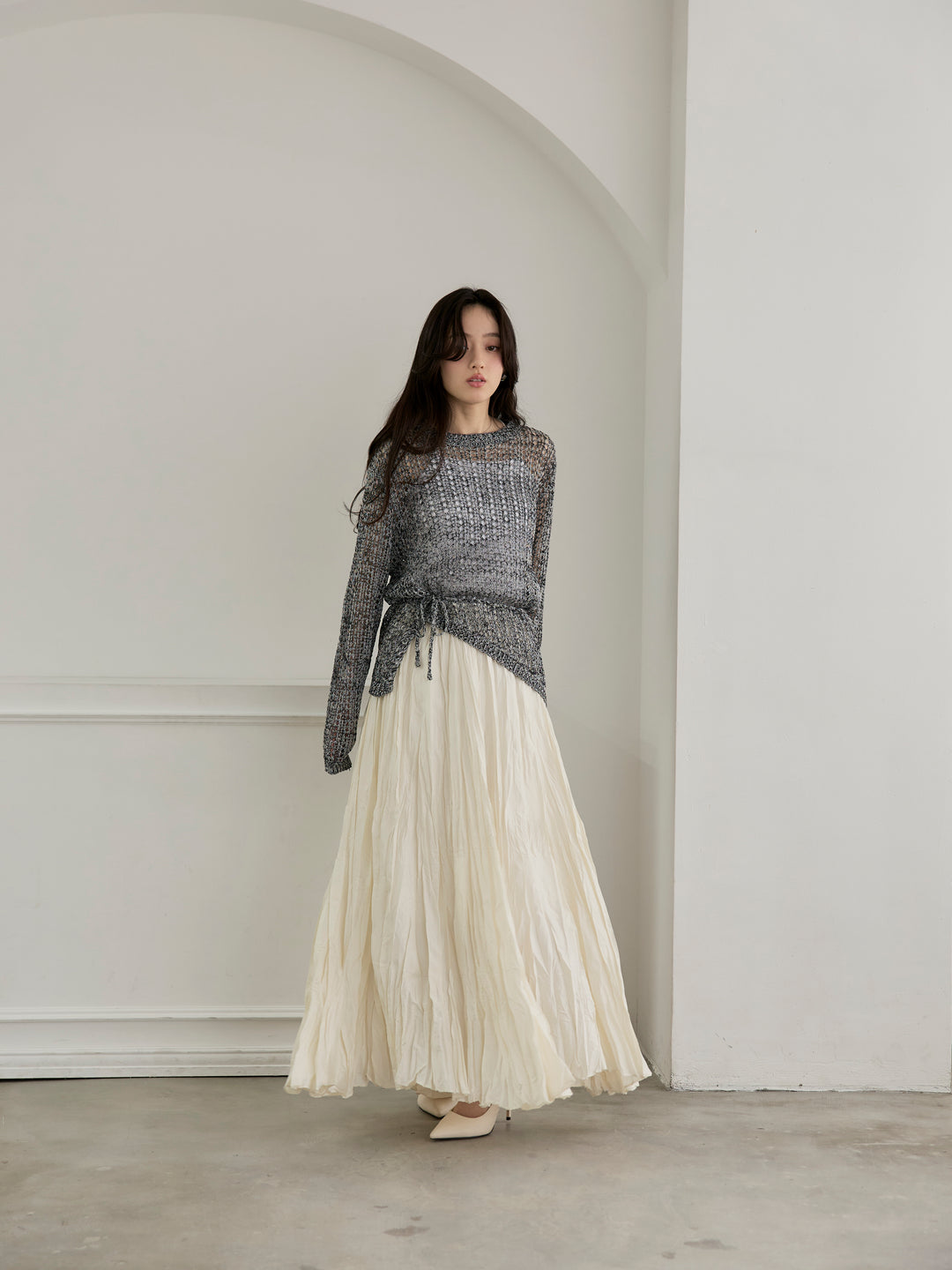 【SET】リネンタッチデザイン編みタイ付きルーズトップス+カットリブカップ付きバッククロスキャミソール(2set)