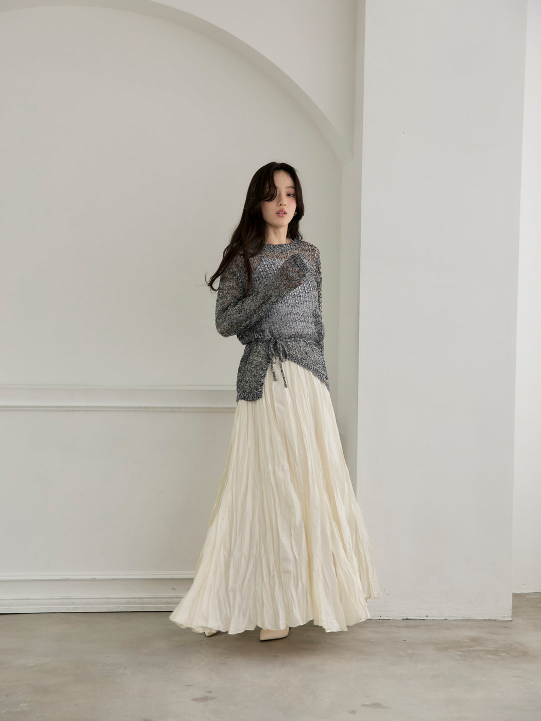 【SET】リネンタッチデザイン編みタイ付きルーズトップス+カットリブカップ付きバッククロスキャミソール(2set)