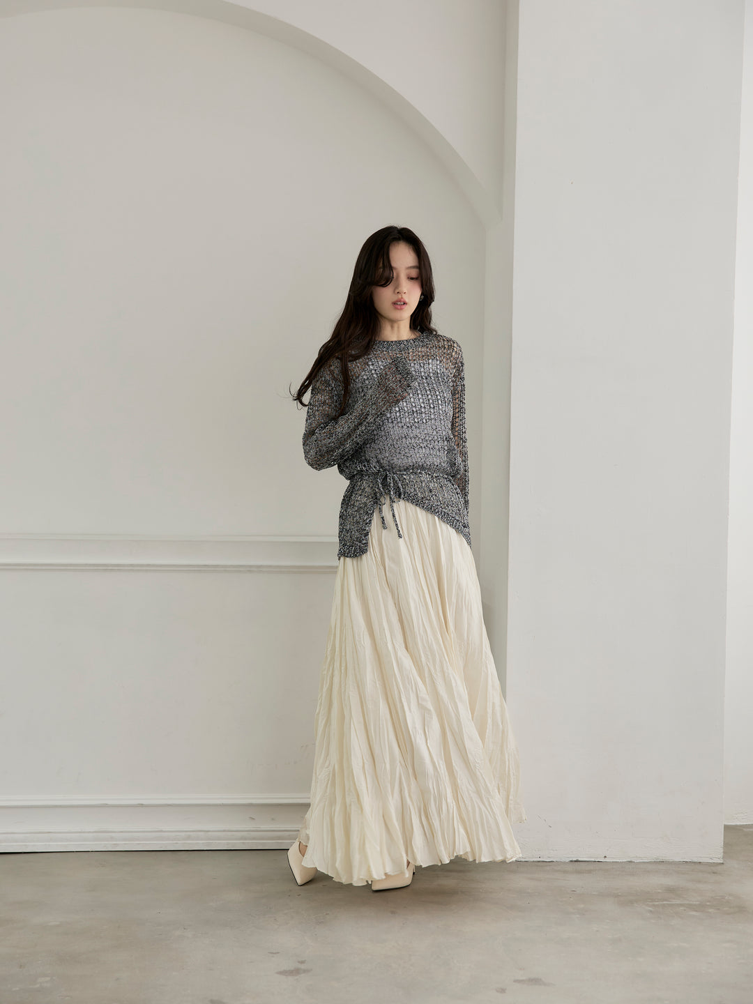 【SET】リネンタッチデザイン編みタイ付きルーズトップス+カットリブカップ付きバッククロスキャミソール(2set)