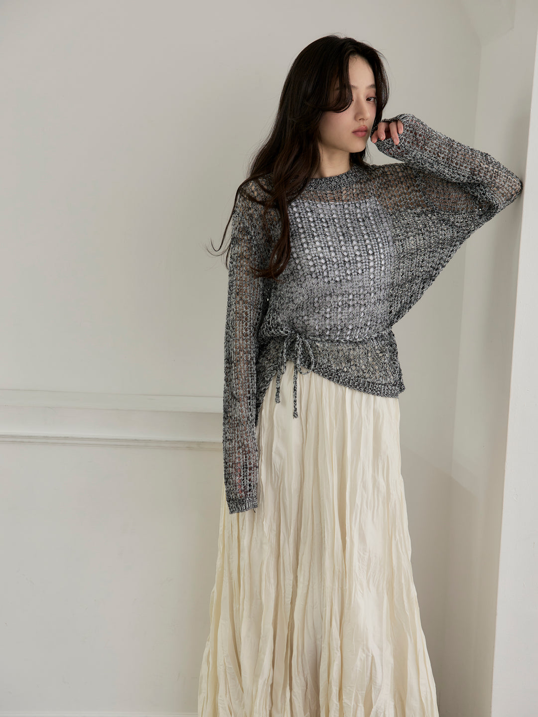 【SET】リネンタッチデザイン編みタイ付きルーズトップス+カットリブカップ付きバッククロスキャミソール(2set)