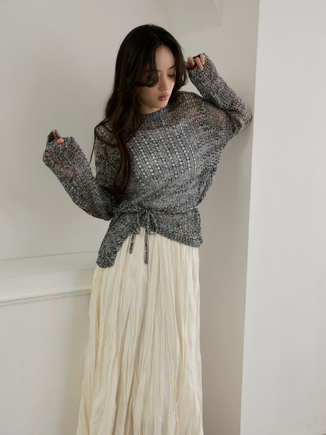 【SET】リネンタッチデザイン編みタイ付きルーズトップス+カットリブカップ付きバッククロスキャミソール(2set)