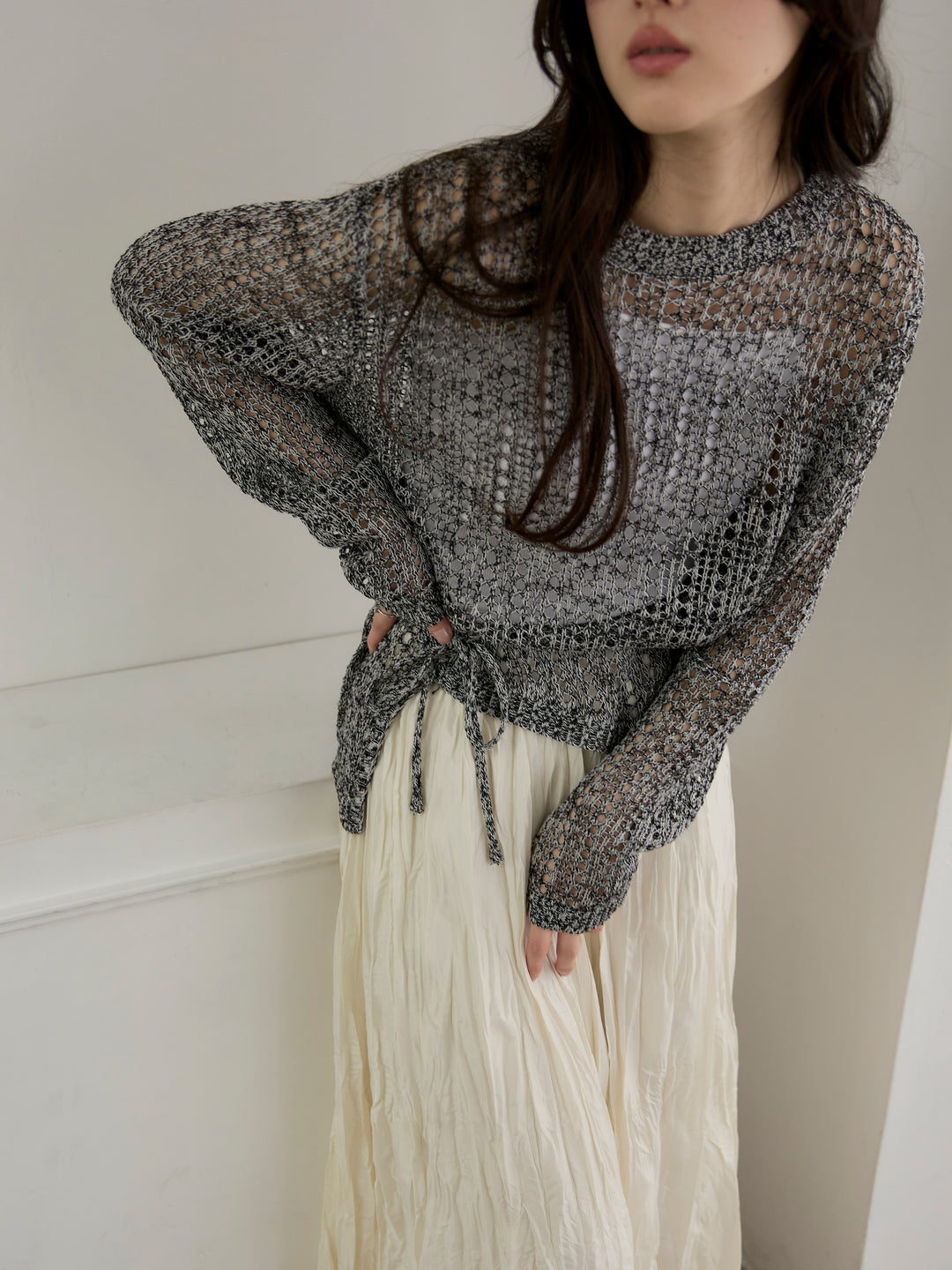 【SET】リネンタッチデザイン編みタイ付きルーズトップス+カットリブカップ付きバッククロスキャミソール(2set)