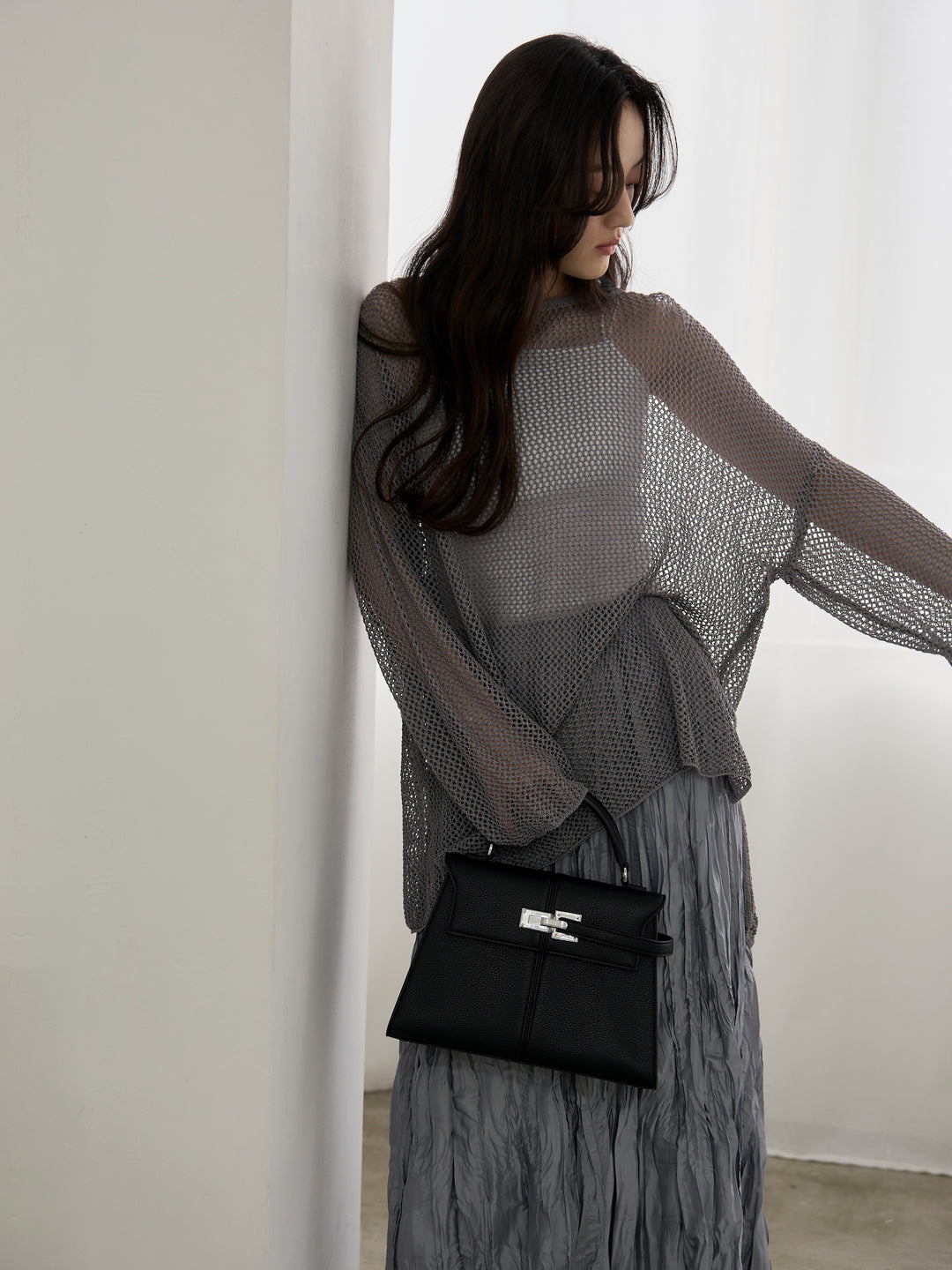 【SET】リネンタッチメッシュルーズトップス+カットリブカップ付きバッククロスキャミソール(2set)