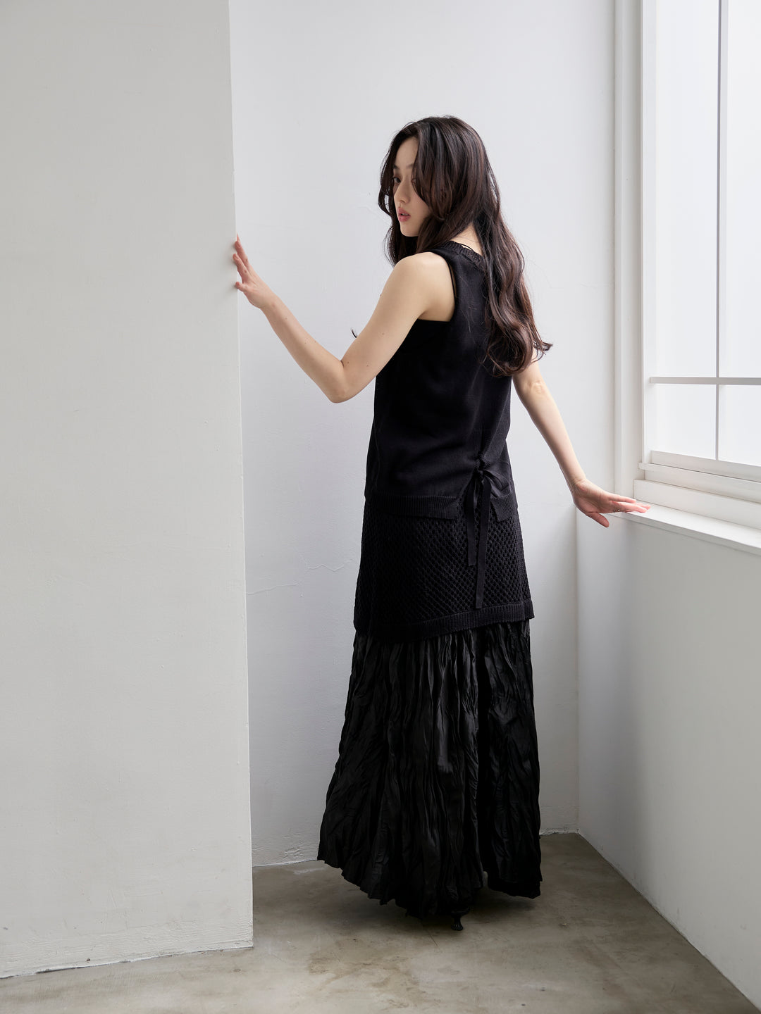 【SET】リネンタッチノースリトップス&透かし編みラップミニスカートSET+カットリブカップ付きバッククロスキャミソール(2set)