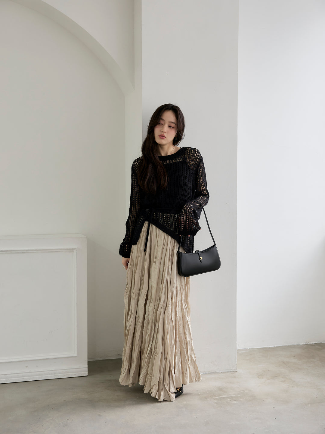 【SET】リネンタッチデザイン編みタイ付きルーズトップス+カットリブカップ付きバッククロスキャミソール(2set)