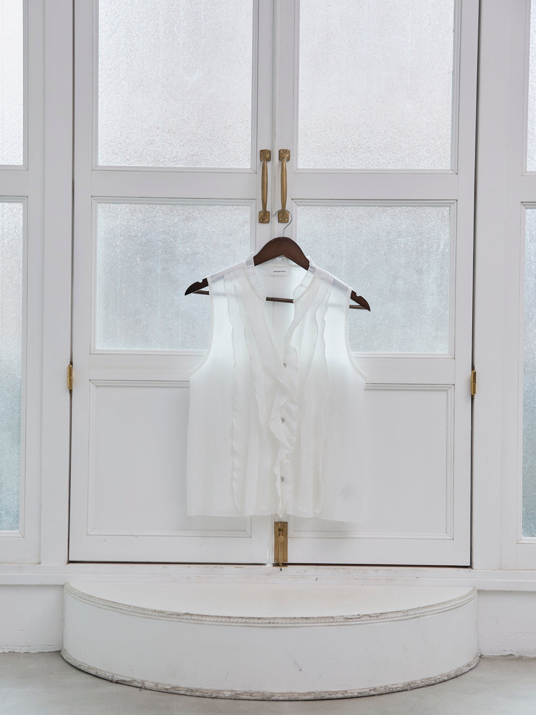 シアーフリルノースリーブブラウス