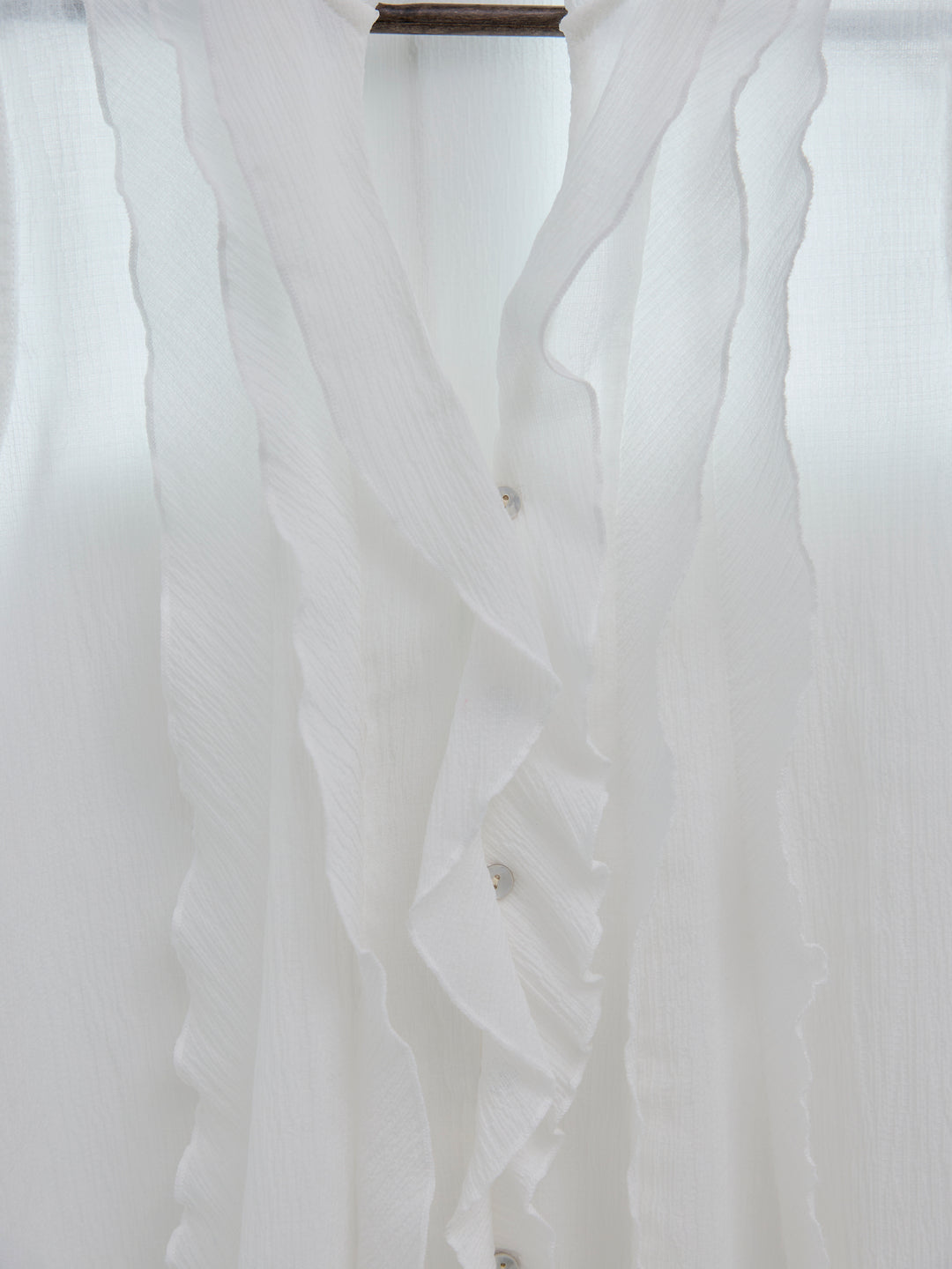 シアーフリルノースリーブブラウス