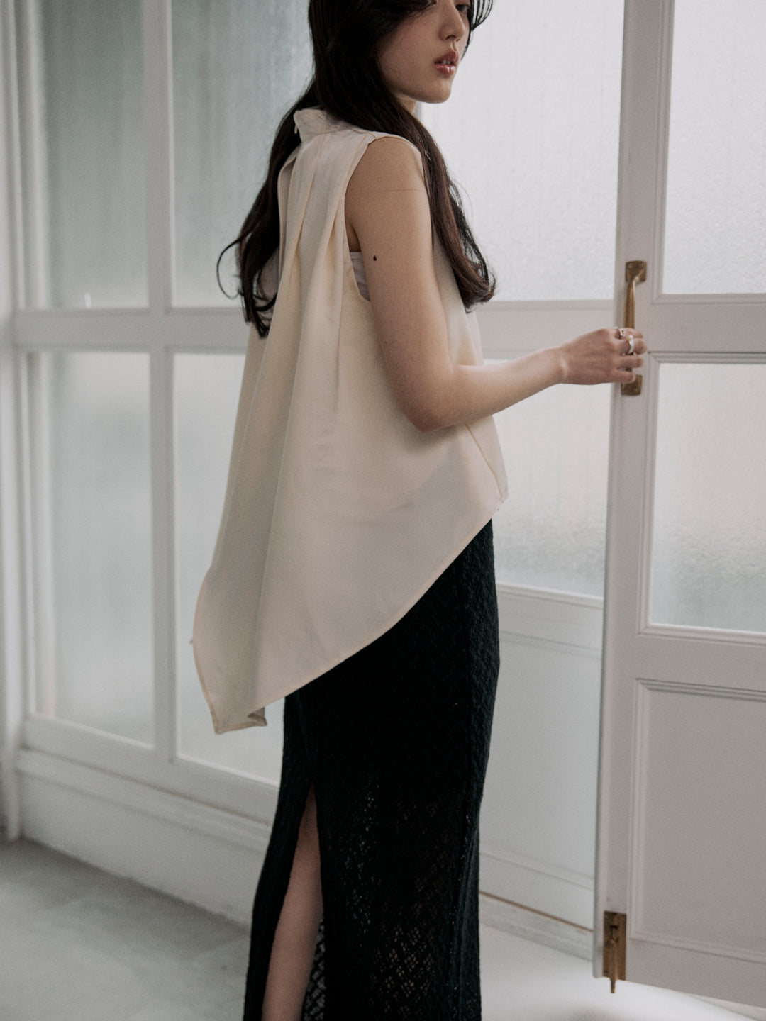 【SET】バックデザインサテンノースリーブトップス+総レースバックスリットスカート(2set)