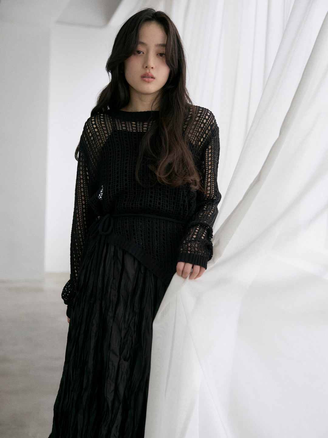 【SET】リネンタッチデザイン編みタイ付きルーズトップス+カットリブカップ付きバッククロスキャミソール(2set)