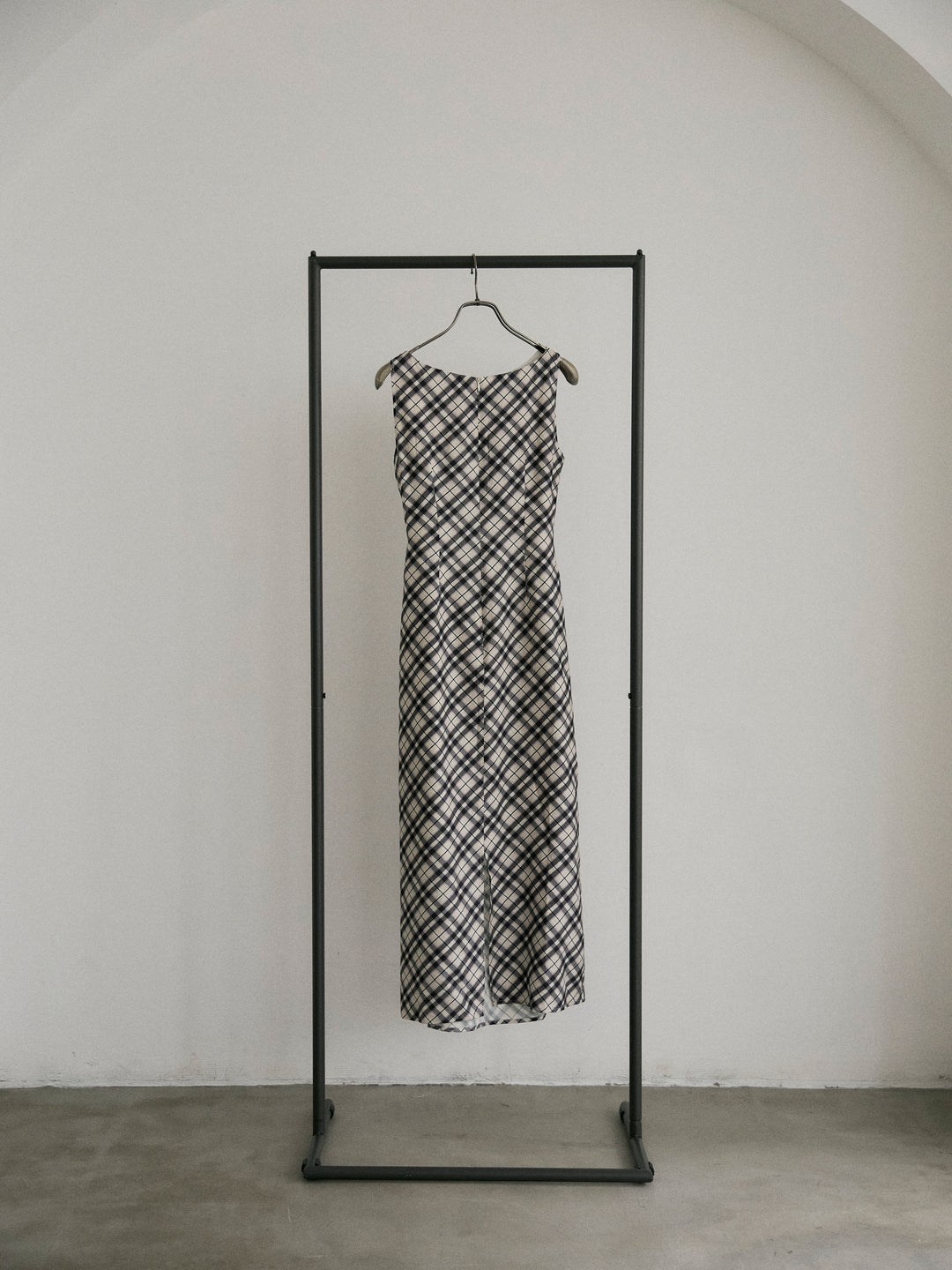 チェックドレープデザインノースリーブワンピース