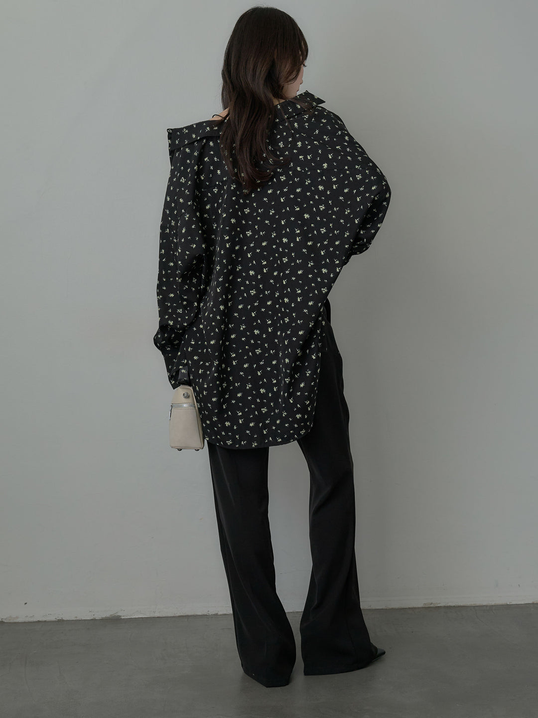 小花柄サテンオーバーシャツ