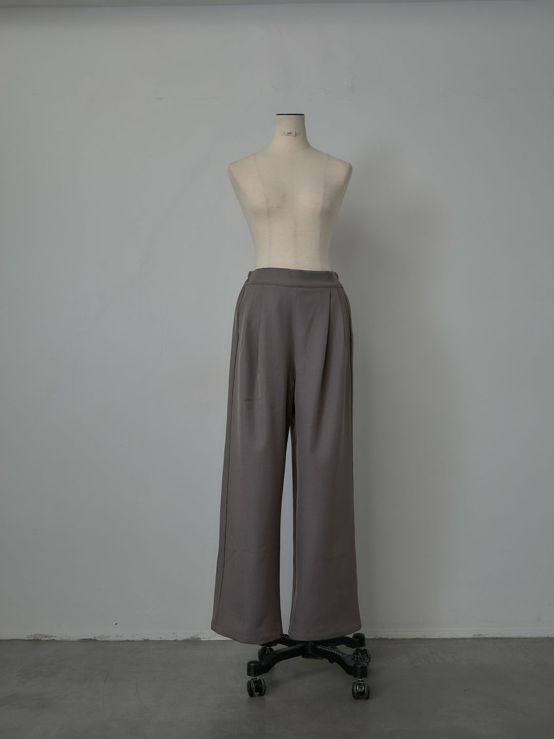 スーツ地イージータックパンツ