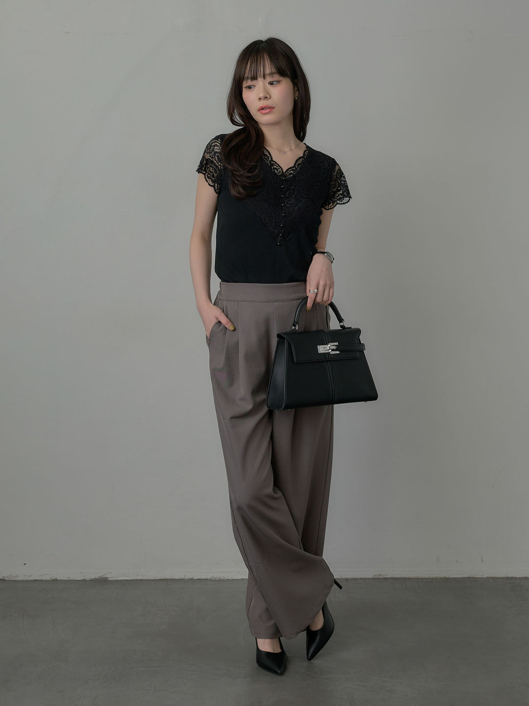 【SET】パールボタンレース切替ニットTシャツ+スーツ地イージータックパンツ(2set)