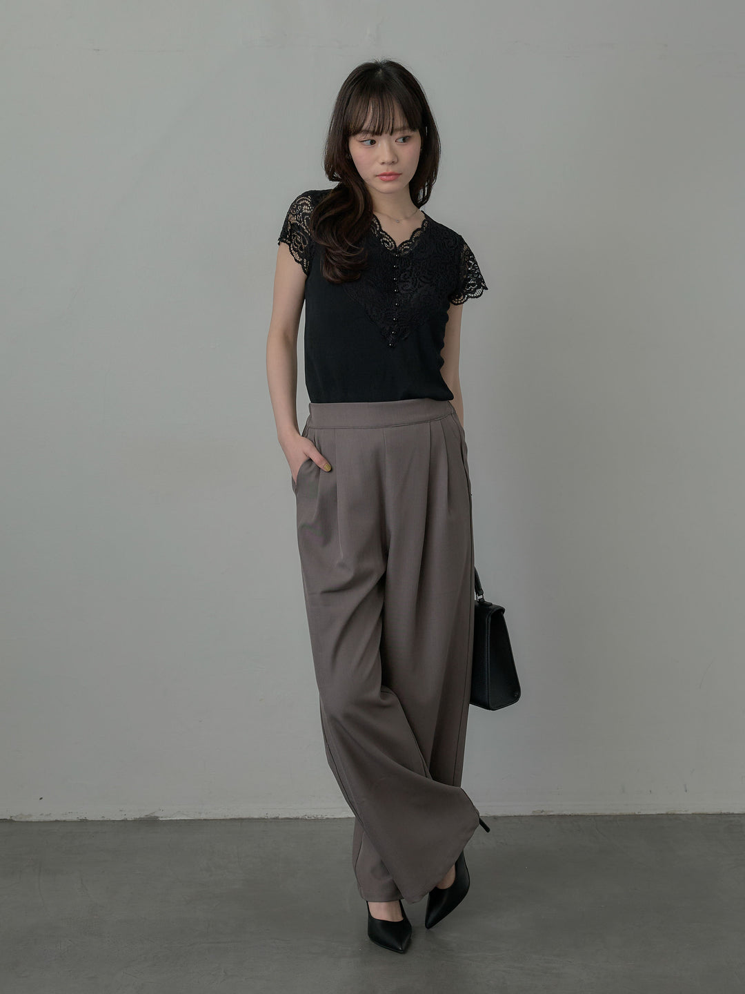 【SET】パールボタンレース切替ニットTシャツ+スーツ地イージータックパンツ(2set)