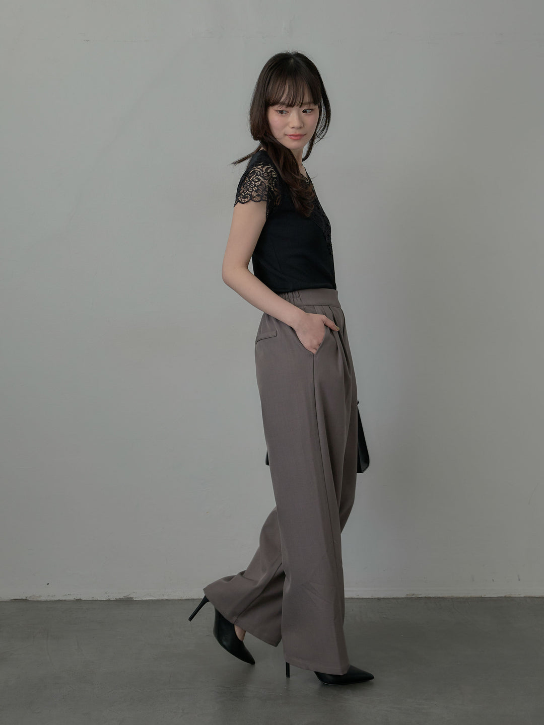 【SET】パールボタンレース切替ニットTシャツ+スーツ地イージータックパンツ(2set)