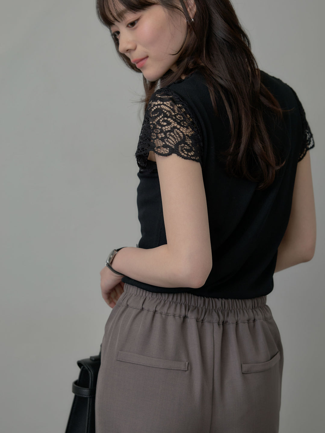 【SET】パールボタンレース切替ニットTシャツ+スーツ地イージータックパンツ(2set)