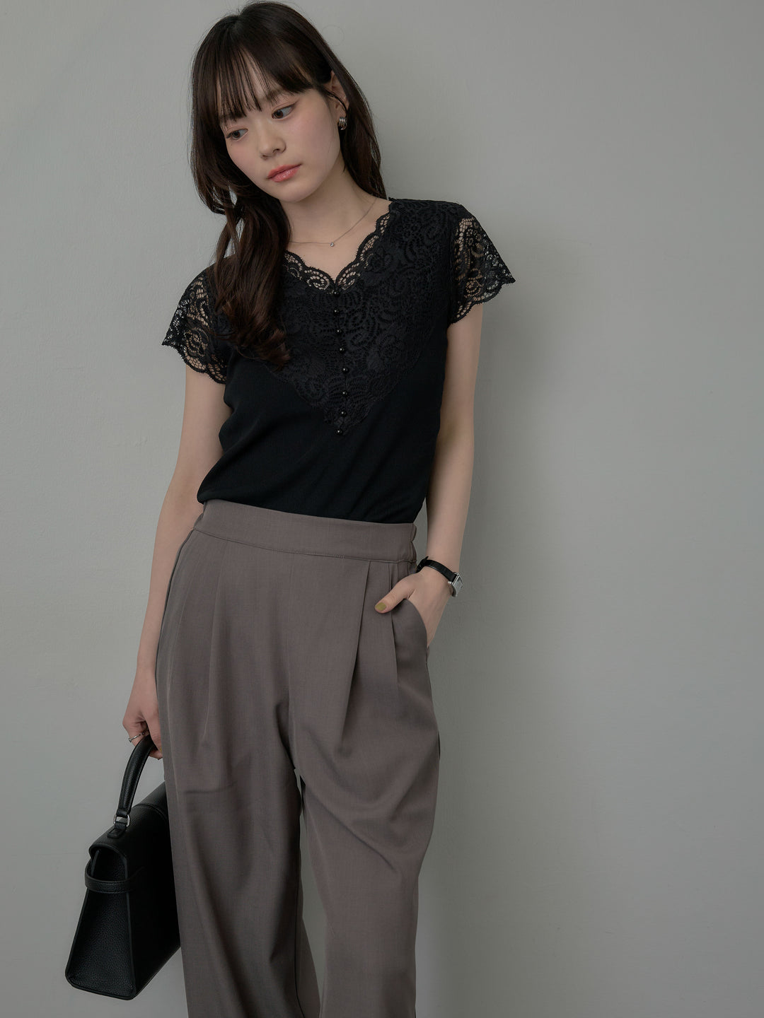 【SET】パールボタンレース切替ニットTシャツ+スーツ地イージータックパンツ(2set)