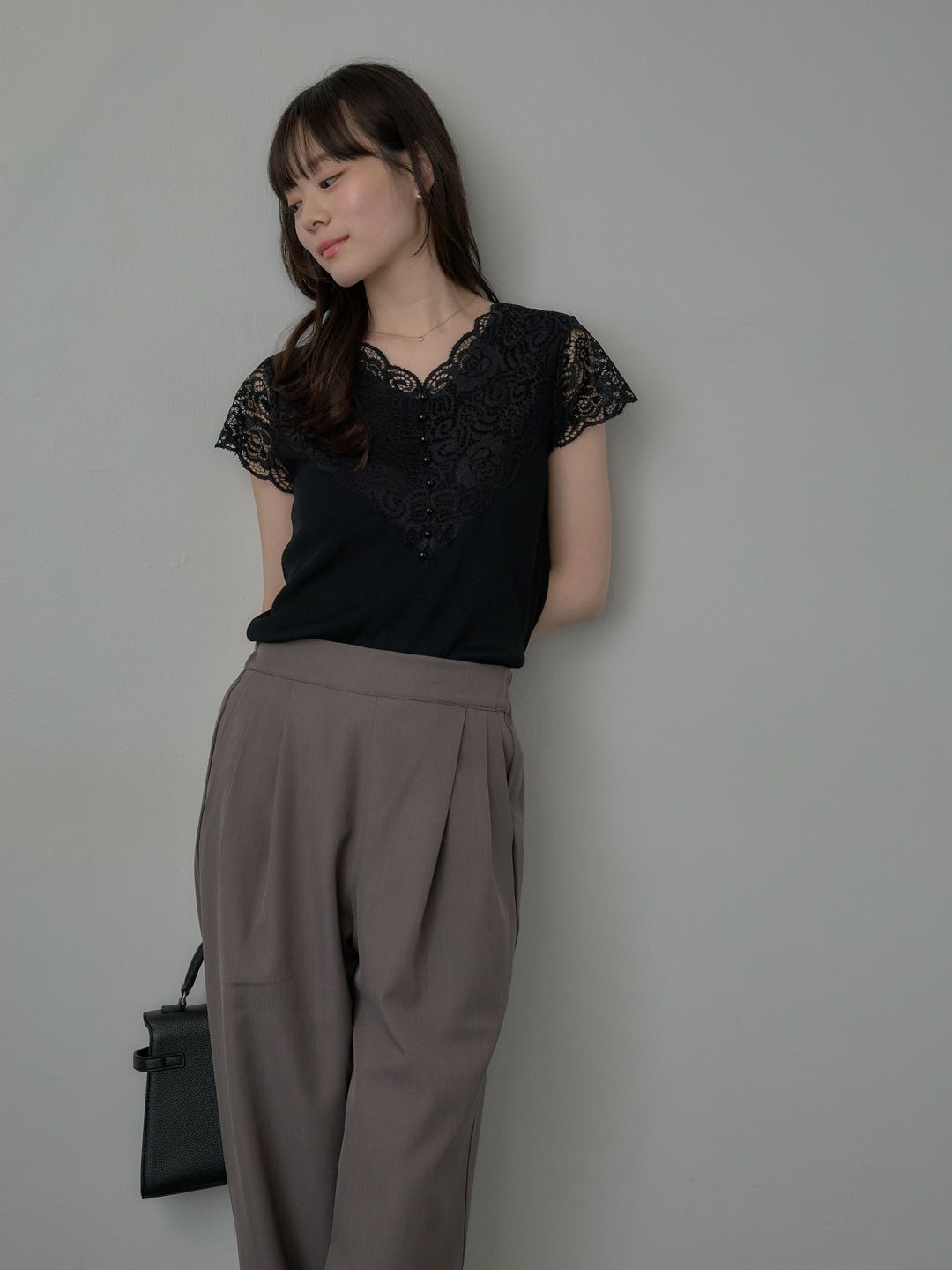 【SET】パールボタンレース切替ニットTシャツ+スーツ地イージータックパンツ(2set)