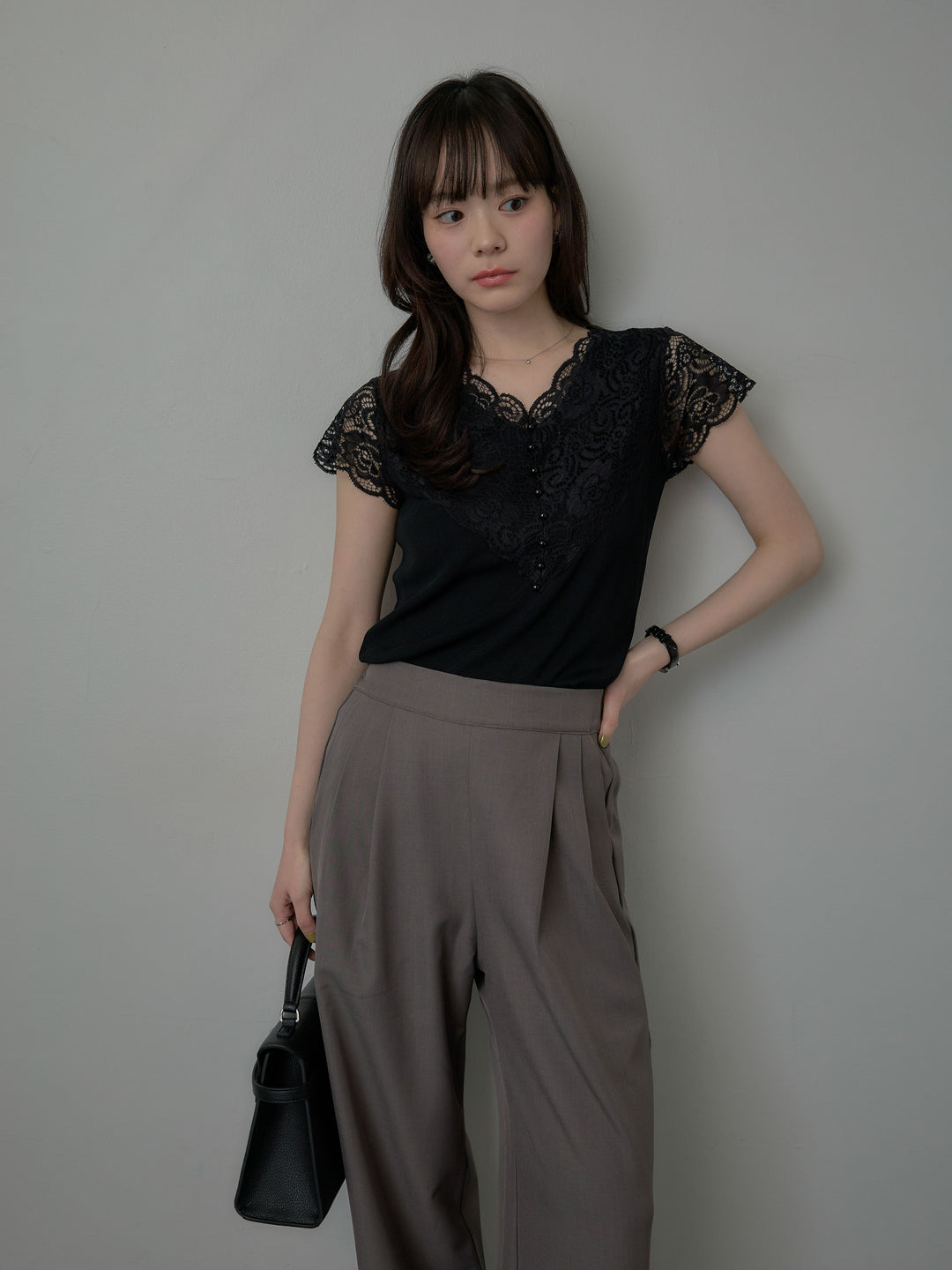 【SET】パールボタンレース切替ニットTシャツ+スーツ地イージータックパンツ(2set)