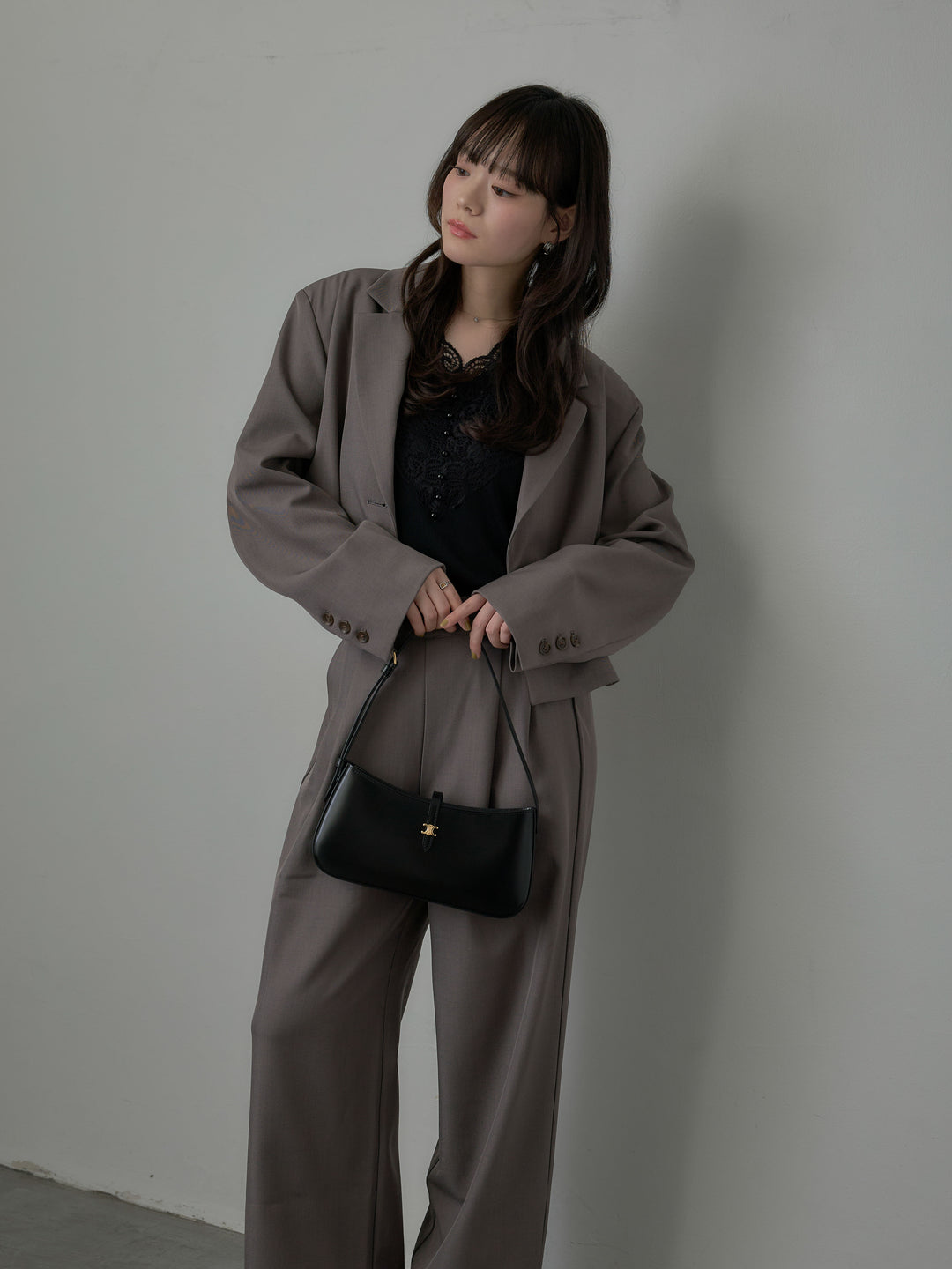 【SET】スーツ地ショートテーラードジャケット+パールボタンレース切替ニットTシャツ+スーツ地イージータックパンツ(3set)