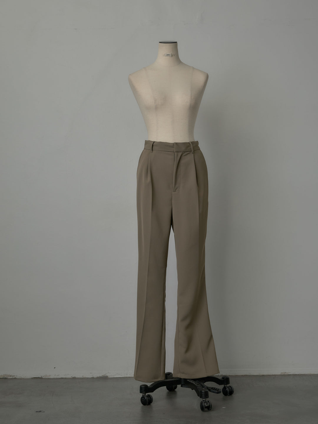 エステルツイルセミフレアパンツ