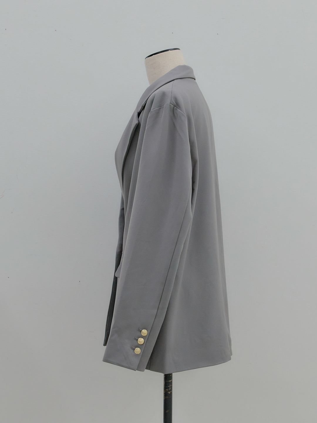 ゴールドボタンテーラードジャケット