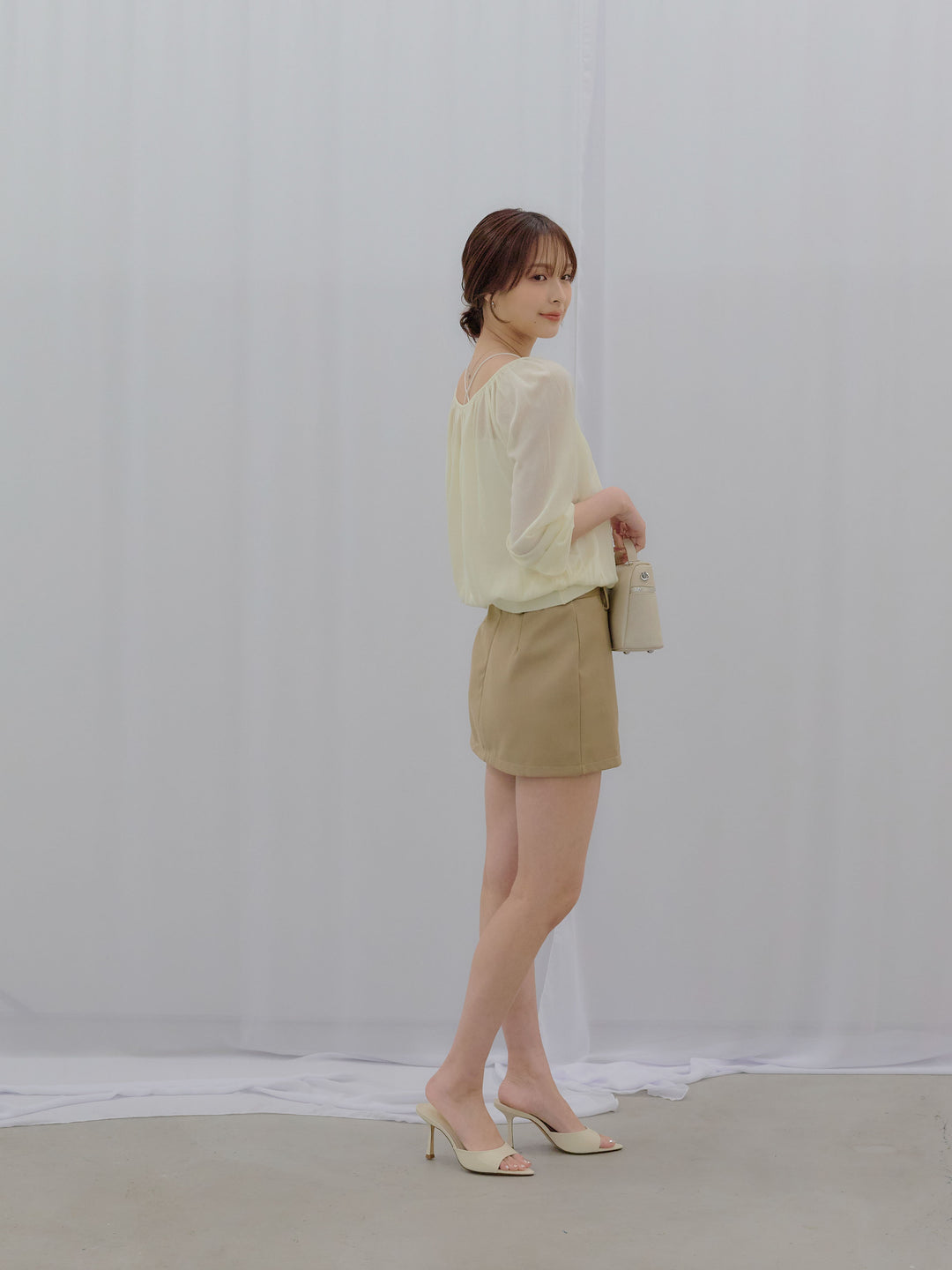 ニュアンスギャザーシアープルオーバー