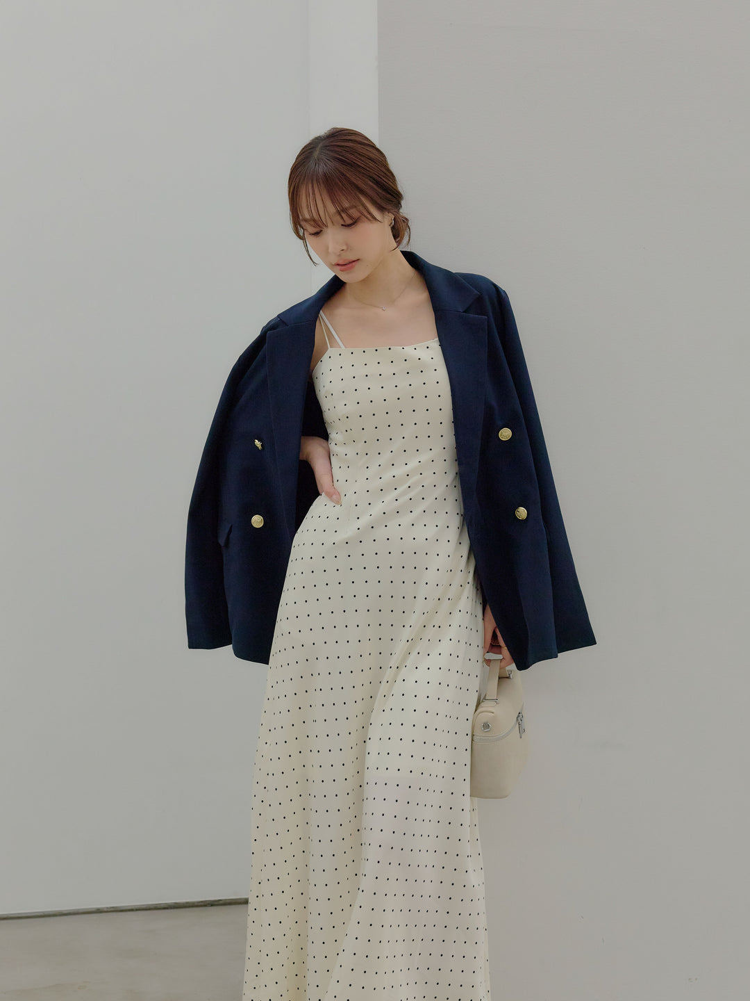 【SET】ゴールドボタンテーラードジャケット+【Essential】Back open satin camisole dress(2set)