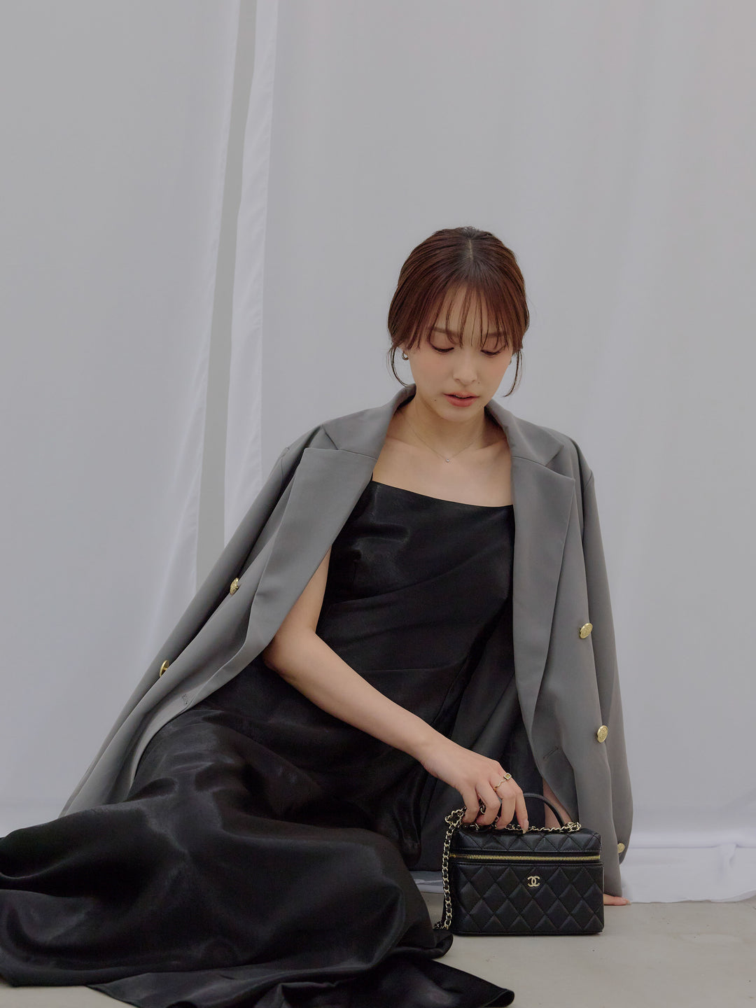 【SET】ゴールドボタンテーラードジャケット+【Essential】Back open satin camisole dress(2set)