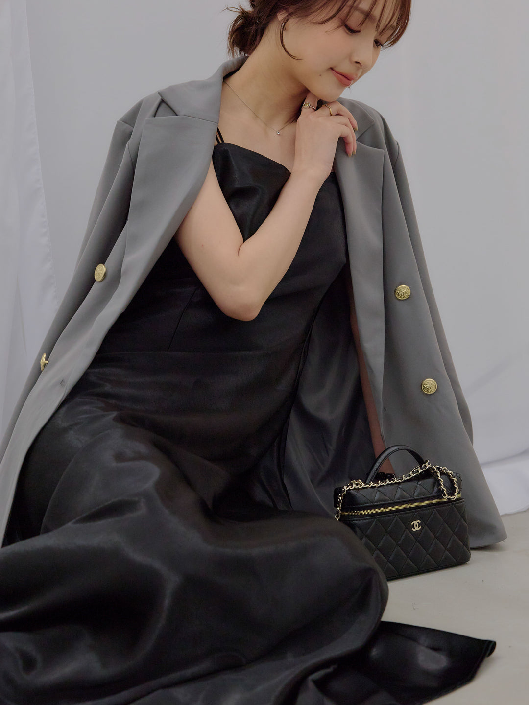 【SET】ゴールドボタンテーラードジャケット+【Essential】Back open satin camisole dress(2set)