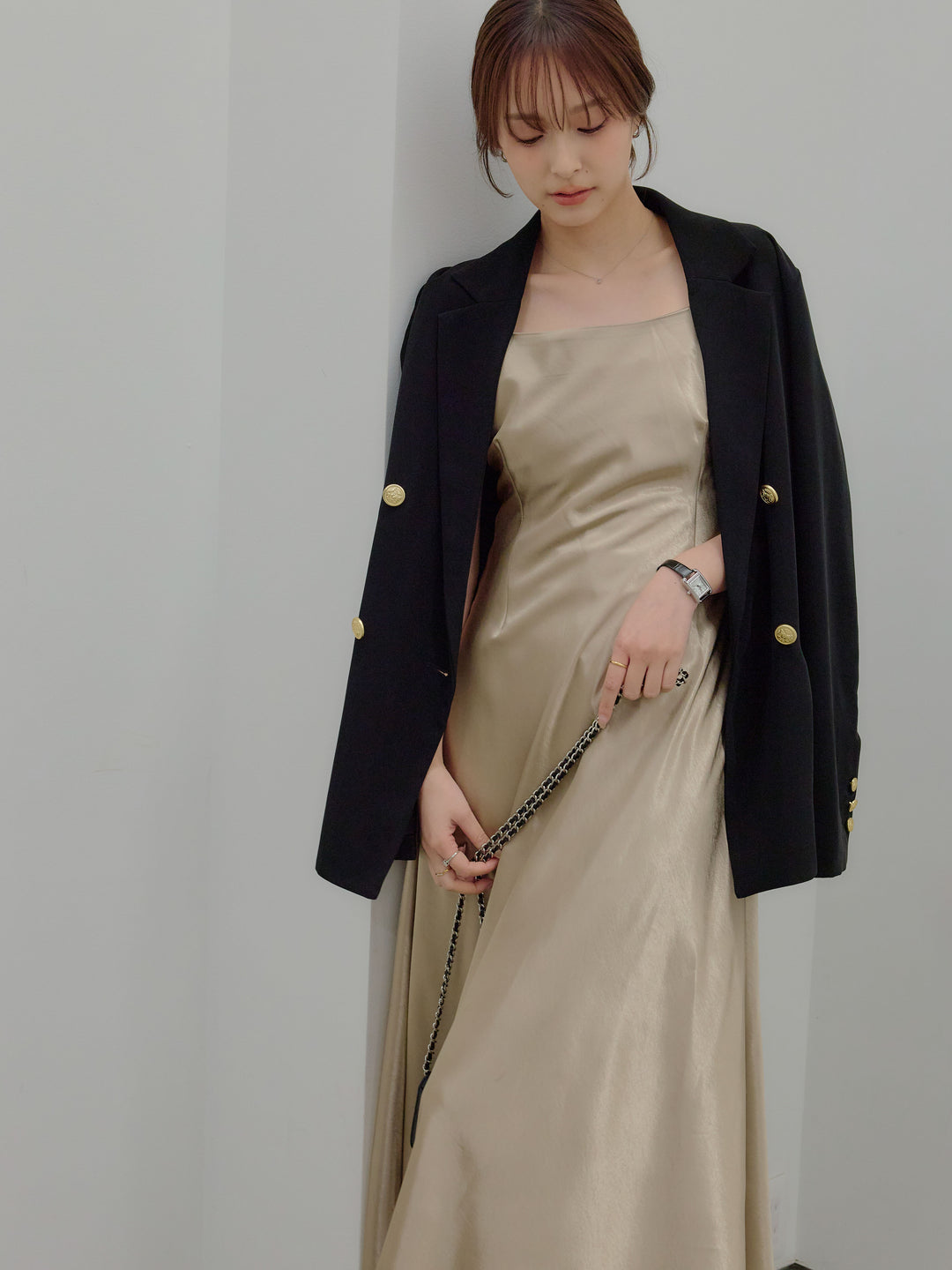 【SET】ゴールドボタンテーラードジャケット+【Essential】Back open satin camisole dress(2set)