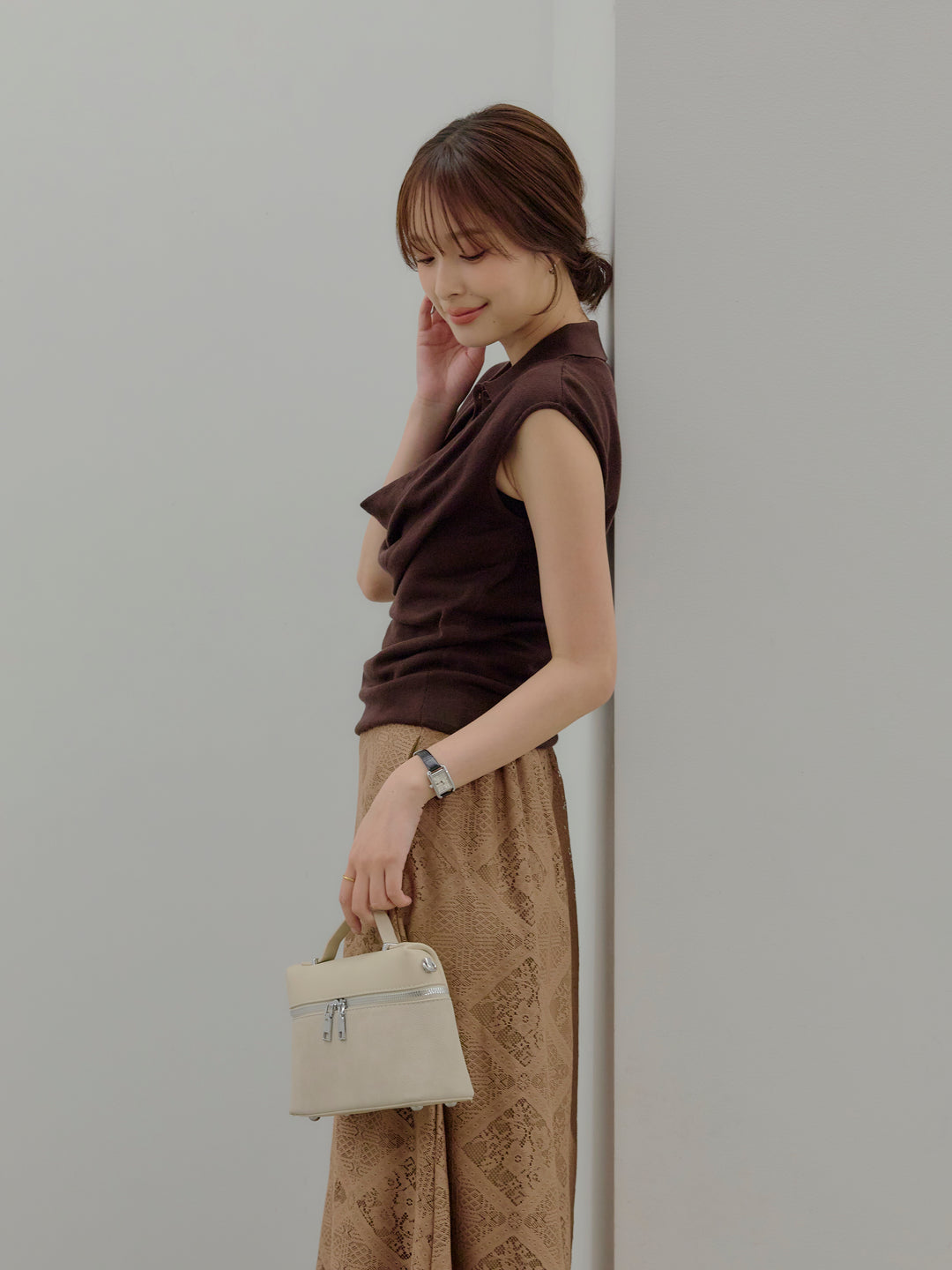 ドレープレイヤードデザイン襟付きノースリーブニットトップス