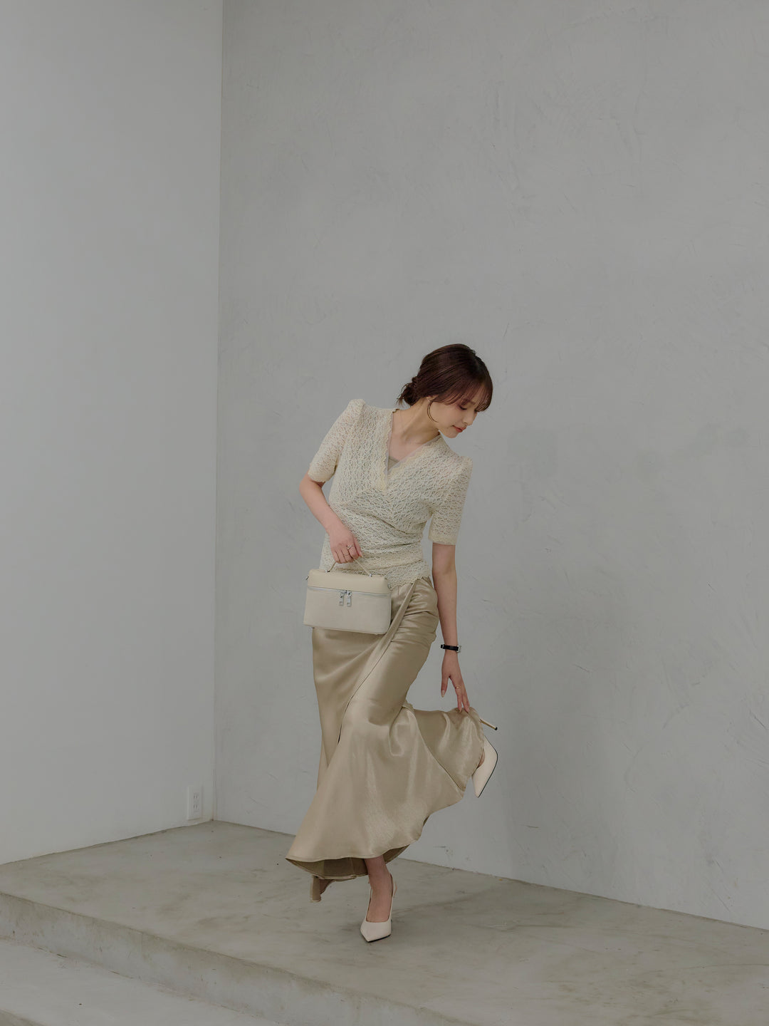 チュールレイヤードグリッターレースパフスリーブトップス