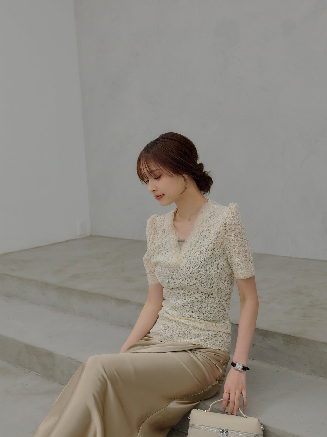 チュールレイヤードグリッターレースパフスリーブトップス