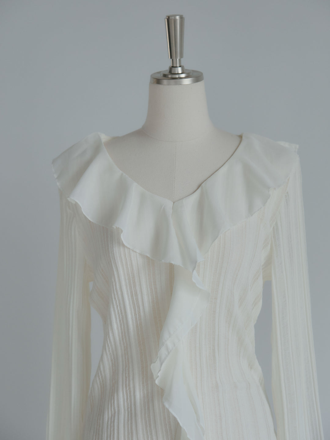 ストライプシアーラッフルトップス