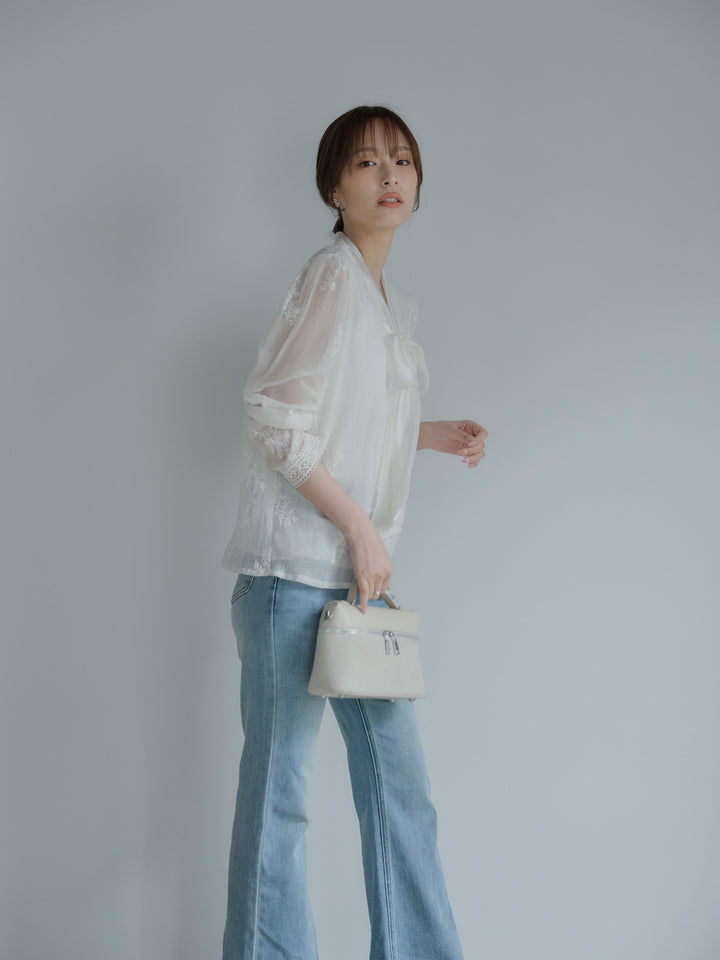 リーフ刺繍ボウタイブラウス