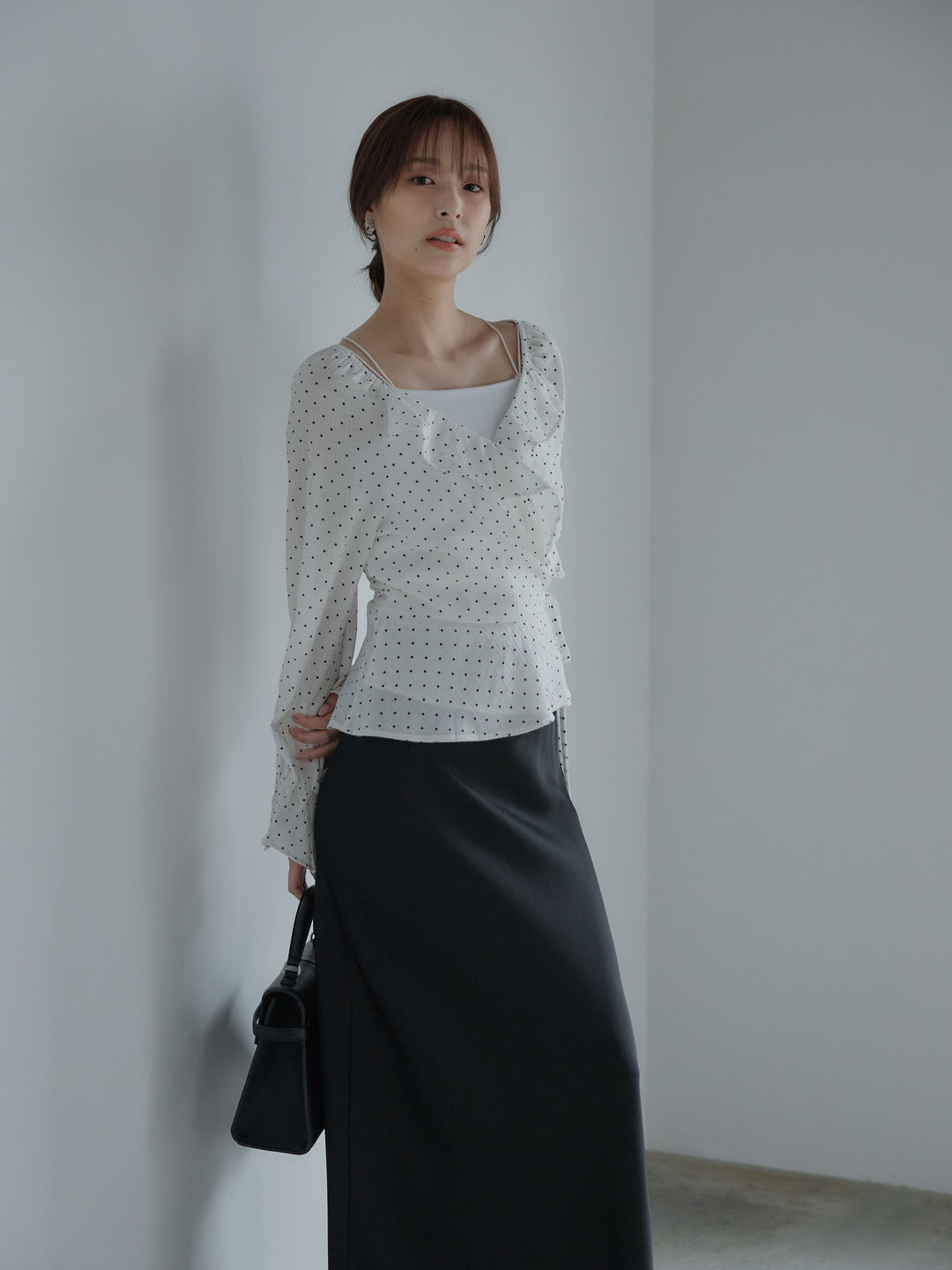 ドットパターンラッフルラップブラウス
