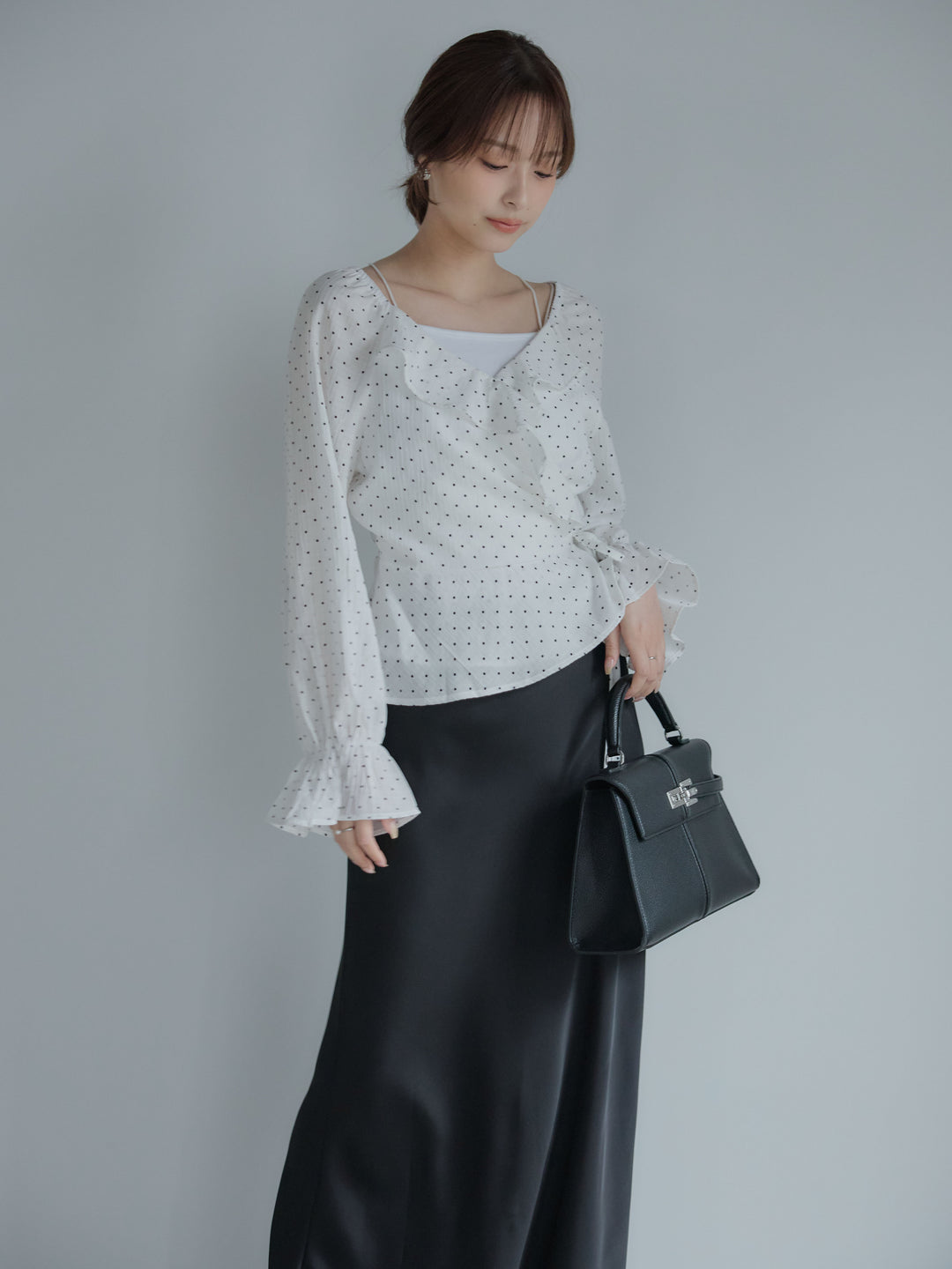 ドットパターンラッフルラップブラウス