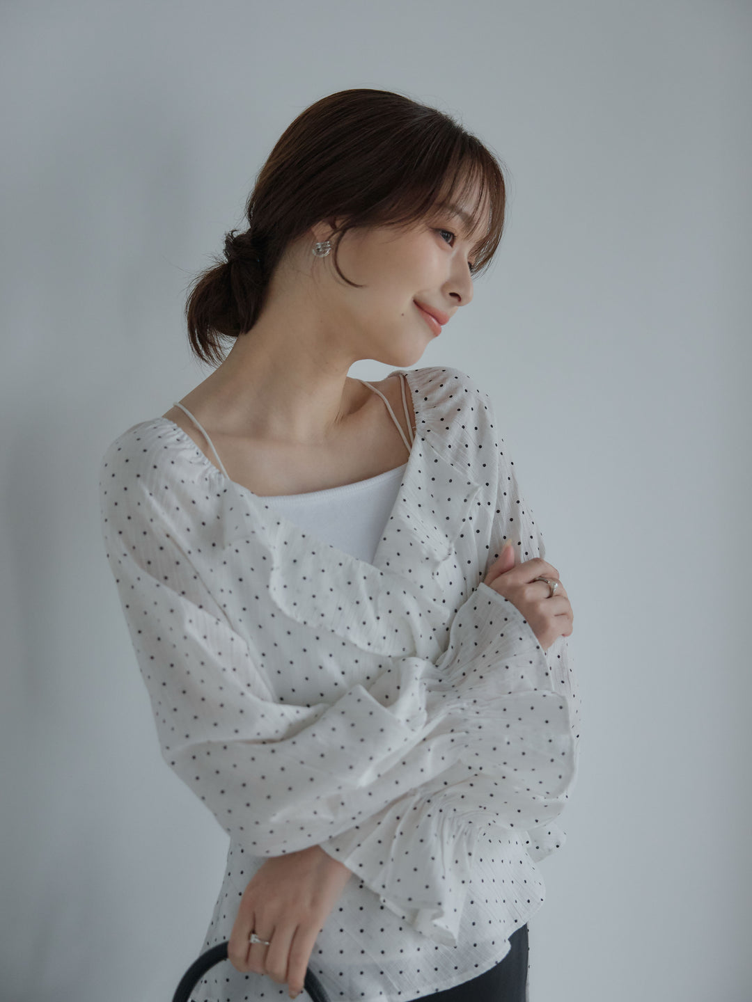 ドットパターンラッフルラップブラウス