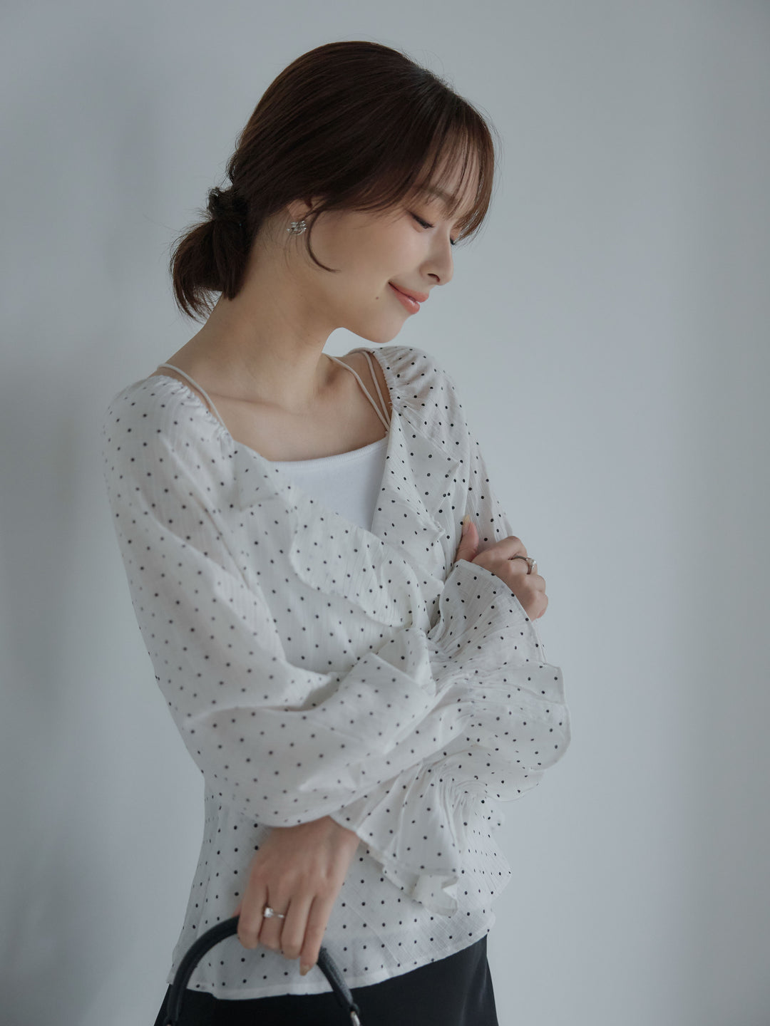 ドットパターンラッフルラップブラウス