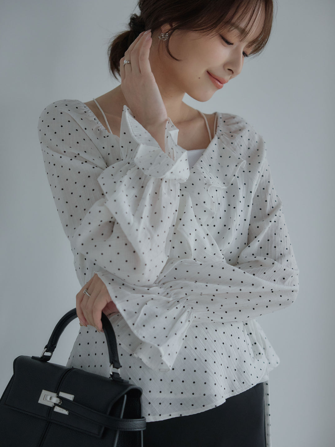 ドットパターンラッフルラップブラウス