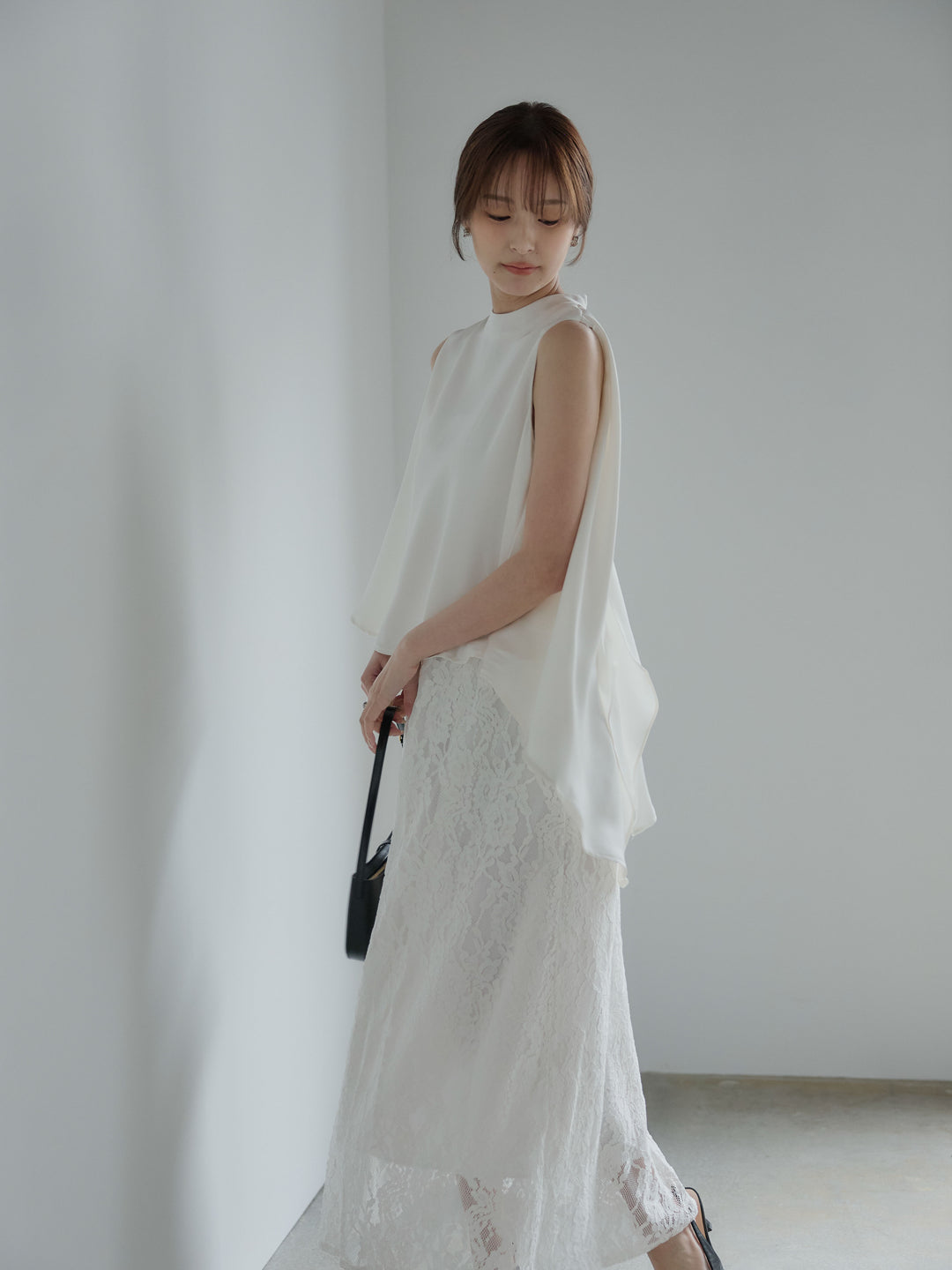 【SET】バックデザインサテンノースリーブトップス+フラワージャガードソフトAラインスカート(2set)